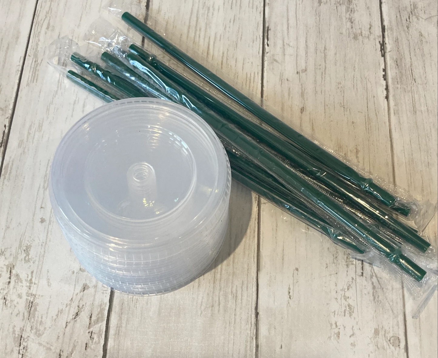 Replacement Hard Plastic Clear Lids and Green Straws for 24oz Venti Starbucks Inspired Cold Cups
